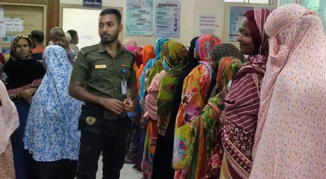 হাসপাতালের নিরাপত্তার দায়িত্বে থাকা আনসার সদস্য ভুগছেন নিরাপত্তাহীনতায়