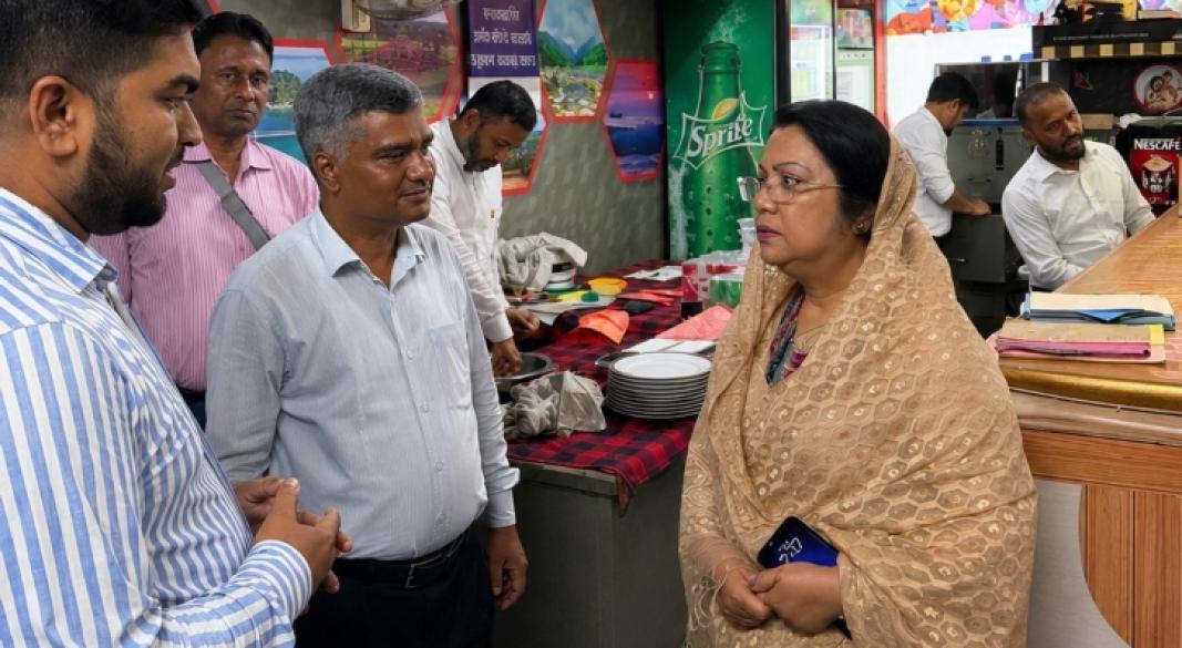 সচিবালয়ের এক্সিকিউটিভ ক্যান্টিনে আকস্মিক পরিদর্শনে পর্যটনমন্ত্রী